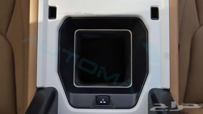 2025 Land Rover Defender 110 X-Dynamic SE P400e 16