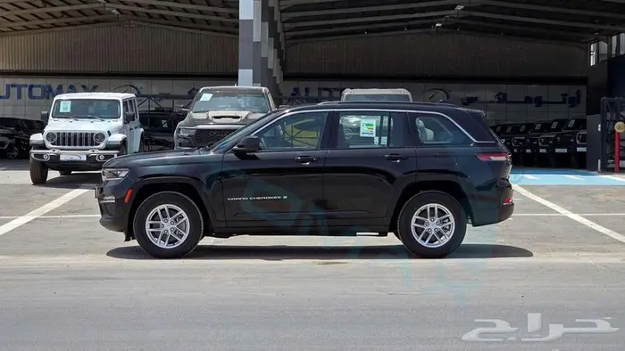 جيب جراند شيروكي لاريدو 2024 خليجي اصفار مع ضمان الوكيل 26