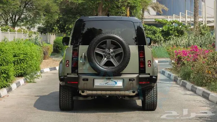 2025 Land Rover Defender 110 X-Dynamic SE P400e مع ضمان 5
