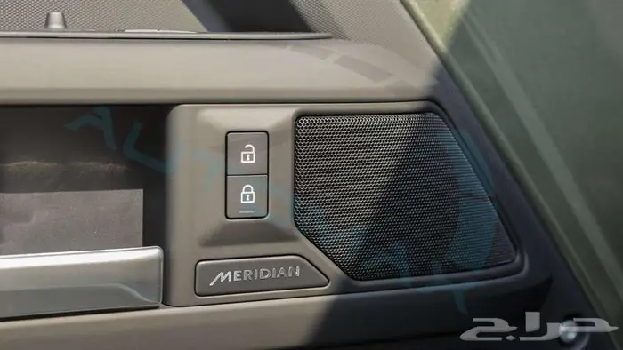 2025 Land Rover Defender 110 X-Dynamic SE P400e مع ضمان 24