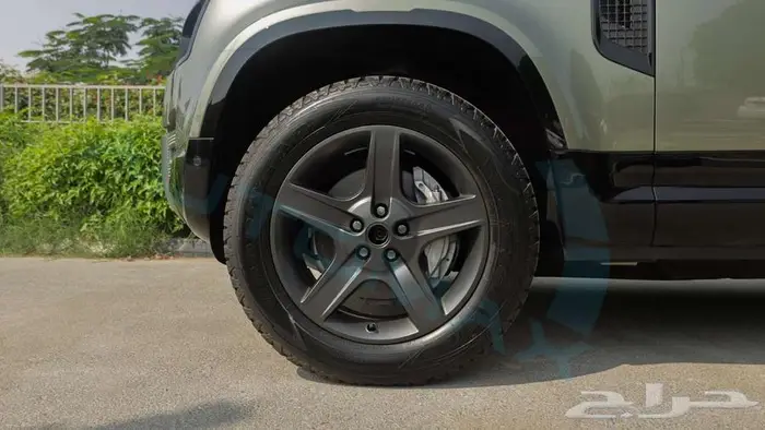 2025 Land Rover Defender 110 X-Dynamic SE P400e مع ضمان 30