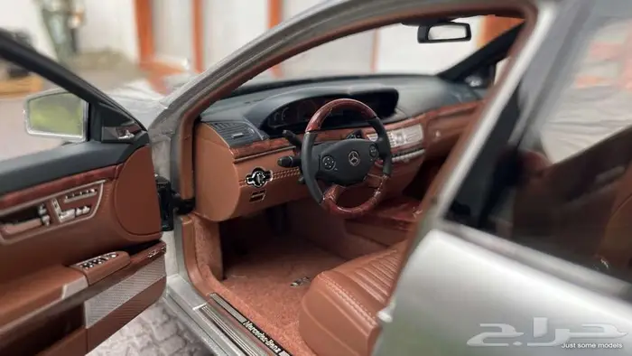 مرسيدس بنز S 600 L (W221) من MotorHelix بمقياس 1 18 10