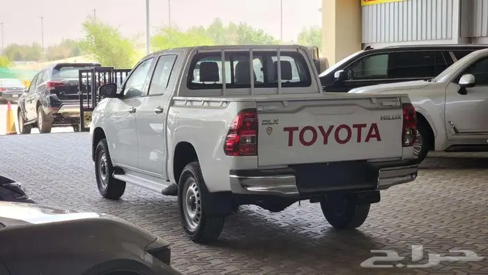 هايلوكس غمارتين DLX 4 4 توماتيك بنزين خليجي 2025 كاش وأقساط 5