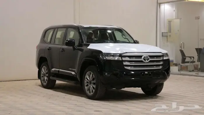 تويوتا لاند كروزر GXR L4 2025 عماني 2
