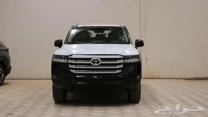 تويوتا لاند كروزر GXR L4 2025 عماني 1