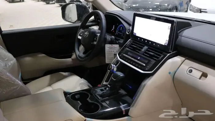 تويوتا لاند كروزر GXR L4 2025 عماني 13