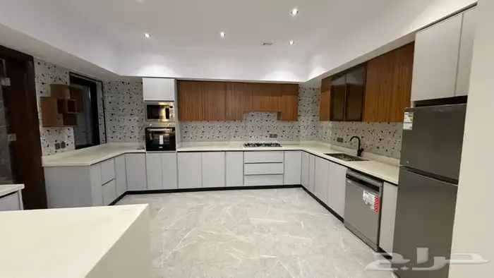 شقة تمليك جديدة حي الحمرا 1