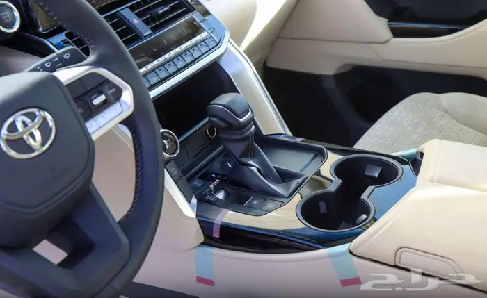 تويوتا لاندكروزر GXR. L2بنزين موديل 2025 4