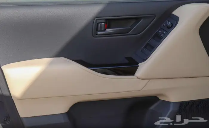 تويوتا لاندكروزر GXR. L2بنزين موديل 2025 23