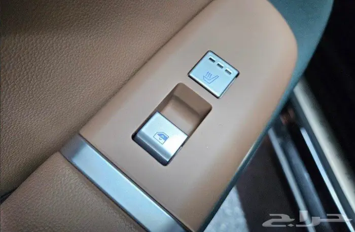 أزيرا 2025 (بنزين) بريميوم 18