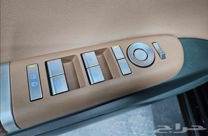 أزيرا 2025 (بنزين) بريميوم 17