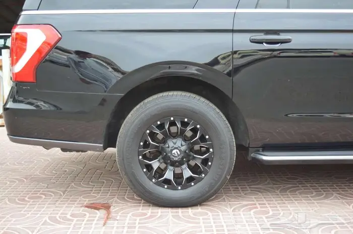 فورد اكسبيدشن موديل 2020 اسود ملكي 40