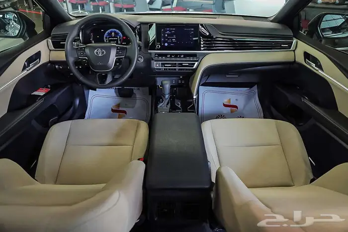 كامري LE 2025 الجديدة متوفرة الآن لدى مجموعة صالح للسيارات 7