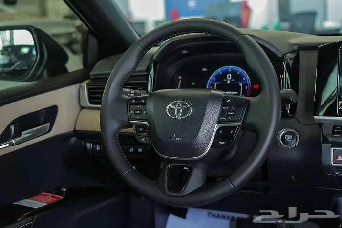 كامري LE 2025 الجديدة متوفرة الآن لدى مجموعة صالح للسيارات 9