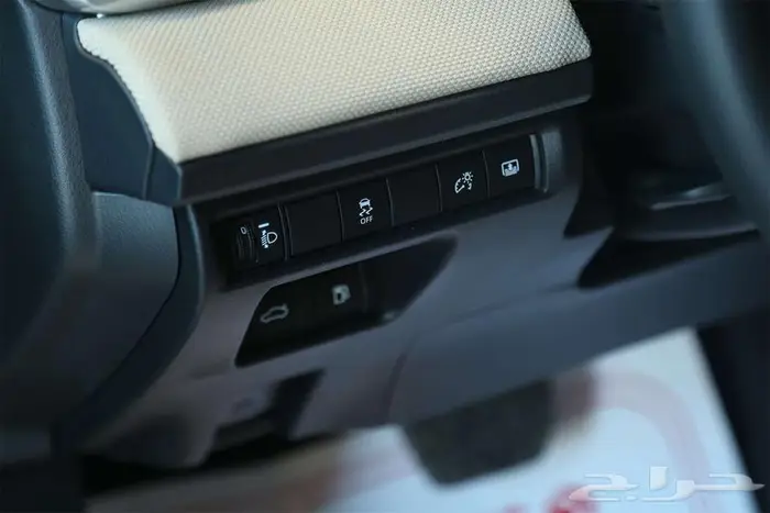 كامري LE 2025 الجديدة متوفرة الآن لدى مجموعة صالح للسيارات 6