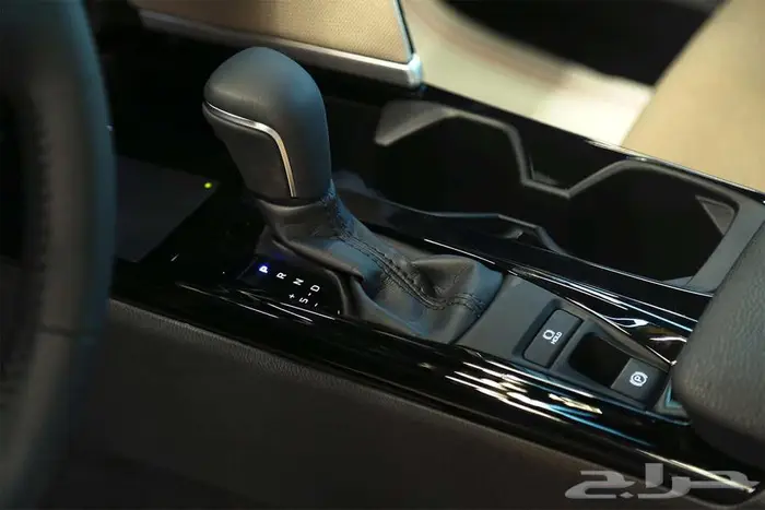 كامري LE 2025 الجديدة متوفرة الآن لدى مجموعة صالح للسيارات 12