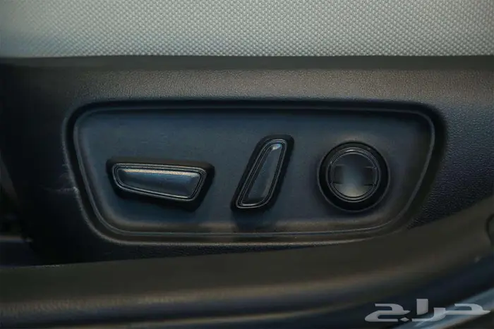 كامري LE 2025 الجديدة متوفرة الآن لدى مجموعة صالح للسيارات 10