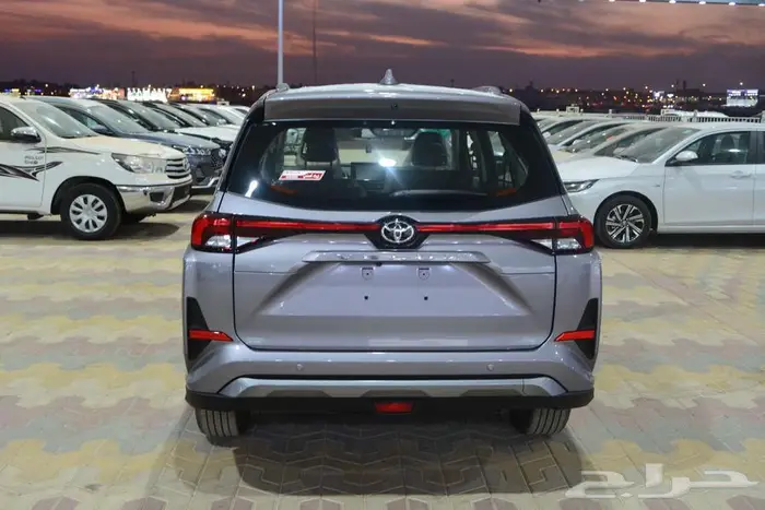 تويوتا فيلوز GLX فل موديل 2025 ابيض و رصاصي ورمادى 12