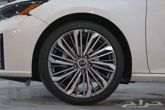 نيسان التيما نص فل موديل 2025 18