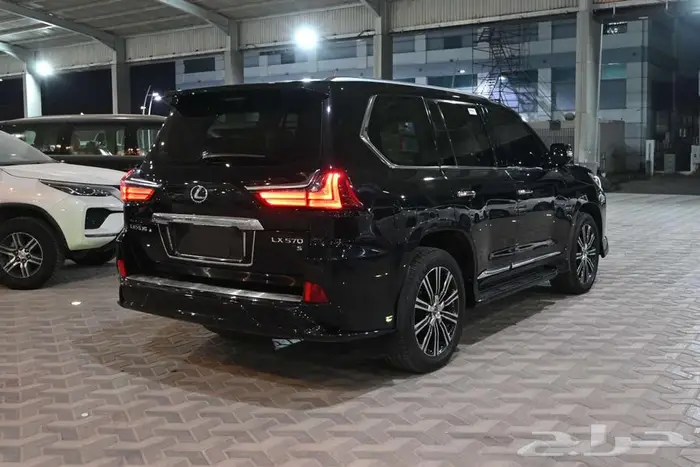 لكزس LX570s 2021 فل سعودي 4
