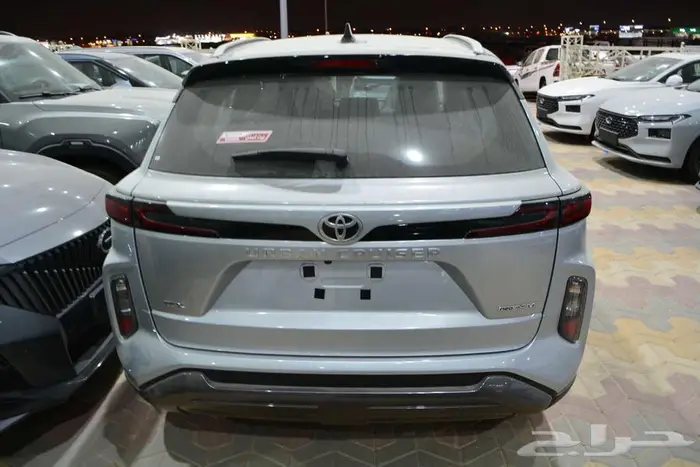 تويوتا اوربان كروزر GLX فل كامل 2026 ابيض وفضي 4
