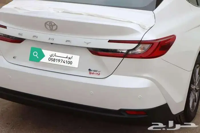 تويوتا كامري Eبنزين موديل 2025 4