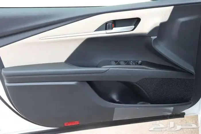 تويوتا كامري Eبنزين موديل 2025 5