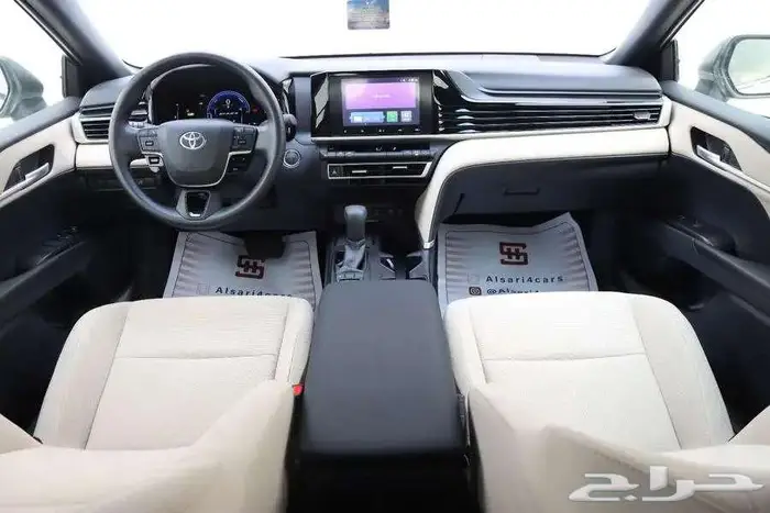 تويوتا كامري Eبنزين موديل 2025 11