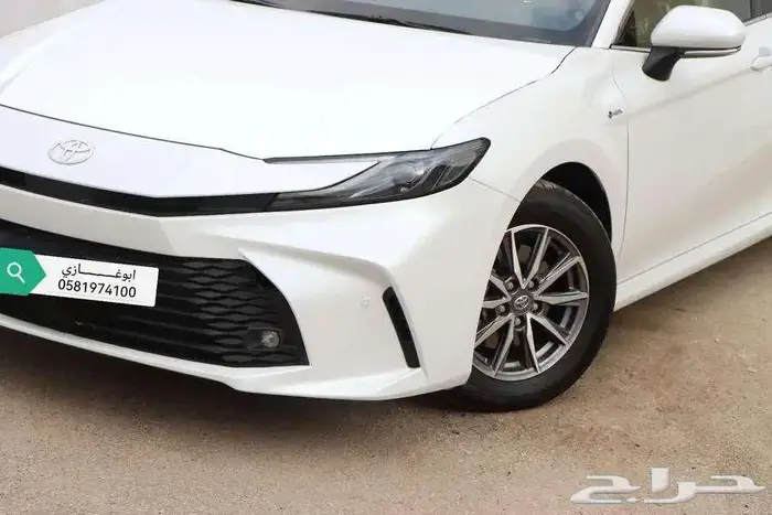 تويوتا كامري Eبنزين موديل 2025 12