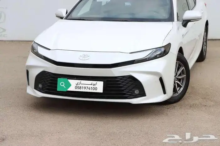 تويوتا كامري Eبنزين موديل 2025 13