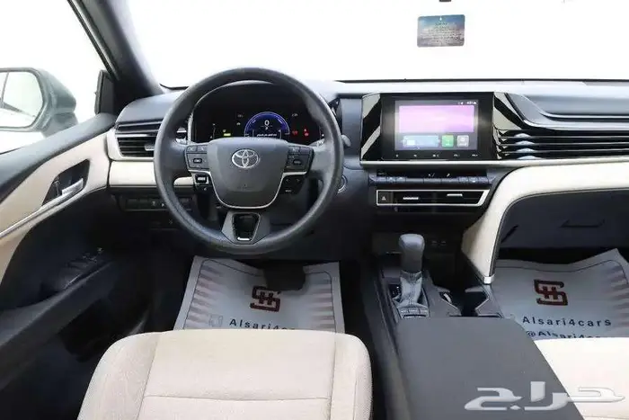 تويوتا كامري Eبنزين موديل 2025 14