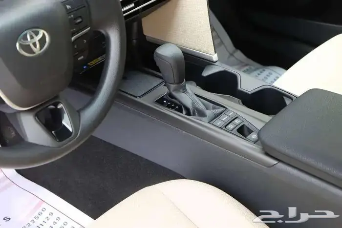 تويوتا كامري Eبنزين موديل 2025 8