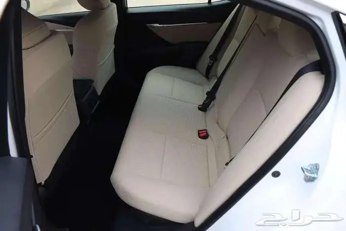 تويوتا كامري Eبنزين موديل 2025 22