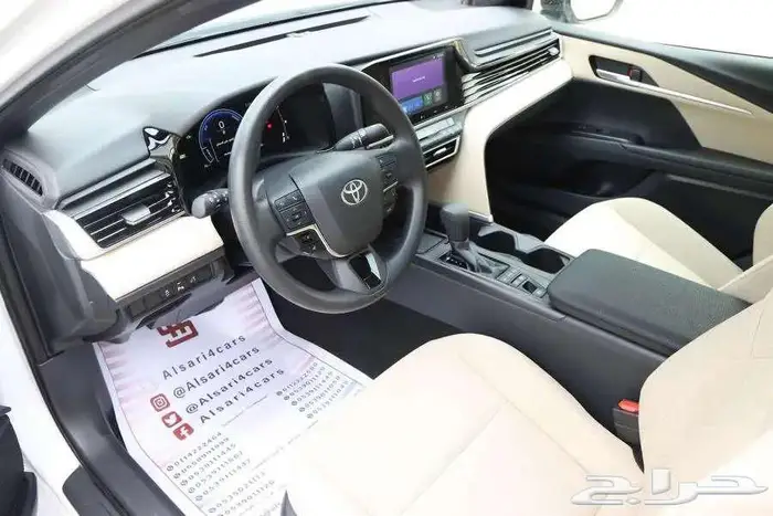 تويوتا كامري Eبنزين موديل 2025 20