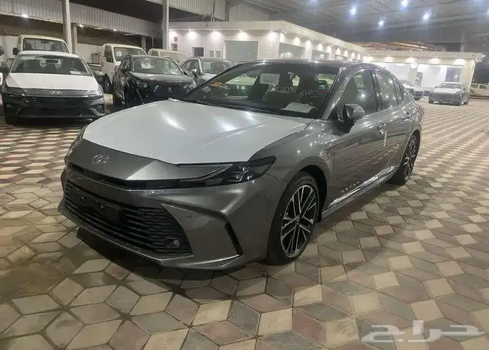 تويوتا كامري LE هايبرد 2025 اصفار 10