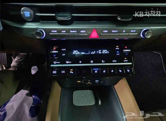 أزيرا 2025 (بنزين) بريميوم 14