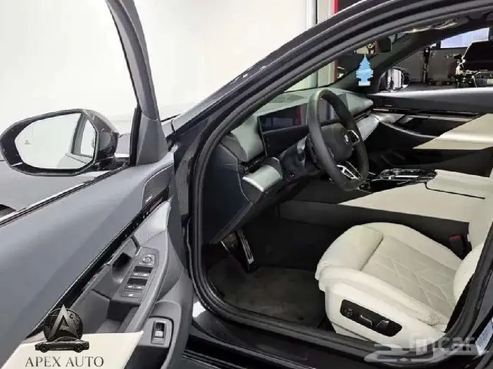 BMW 520i mkit 2024 أرخص سعر داخلي اوف وايت بلاك ادشن 6