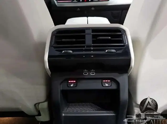 BMW 520i mkit 2024 أرخص سعر داخلي اوف وايت بلاك ادشن 18