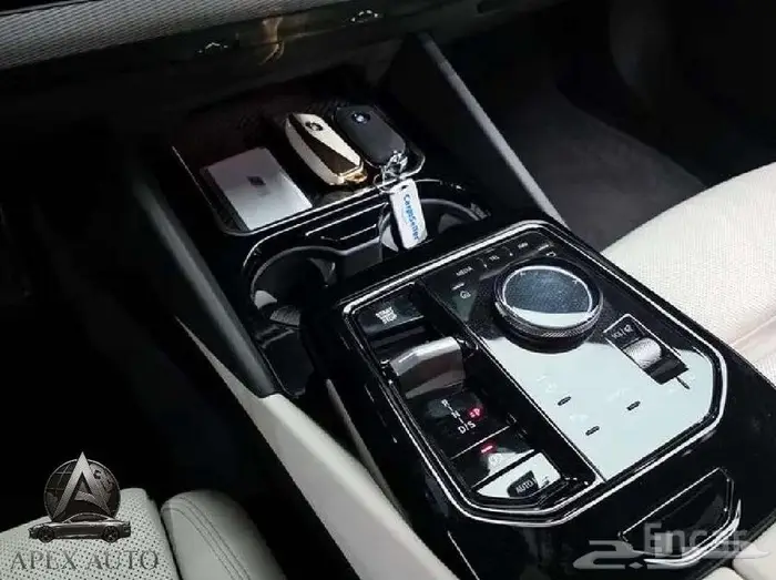 BMW 520i mkit 2024 أرخص سعر داخلي اوف وايت بلاك ادشن 9