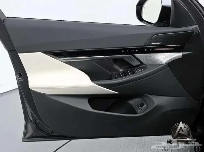 BMW 520i mkit 2024 أرخص سعر داخلي اوف وايت بلاك ادشن 12