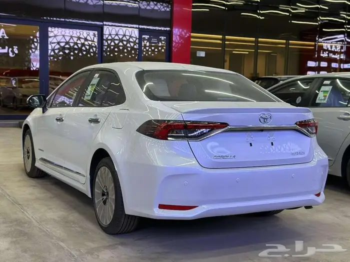 تويوتا كورلا XLI 2.0 فتحة سقف موديل 2025 بأقل سعر 3