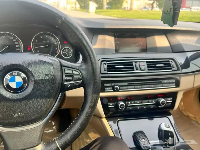 بي ام BMW 520i ممشى قليل نظيفة جد ا 6