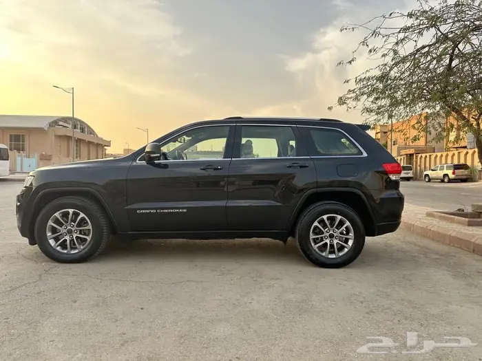 جراند شروكي 14 لاريدو 8