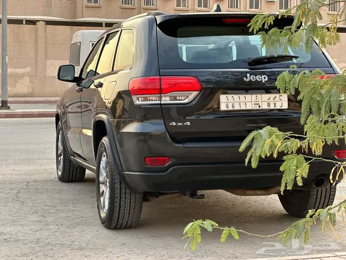 جراند شروكي 14 لاريدو 12