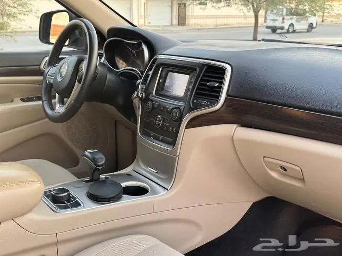 جراند شروكي 14 لاريدو 25