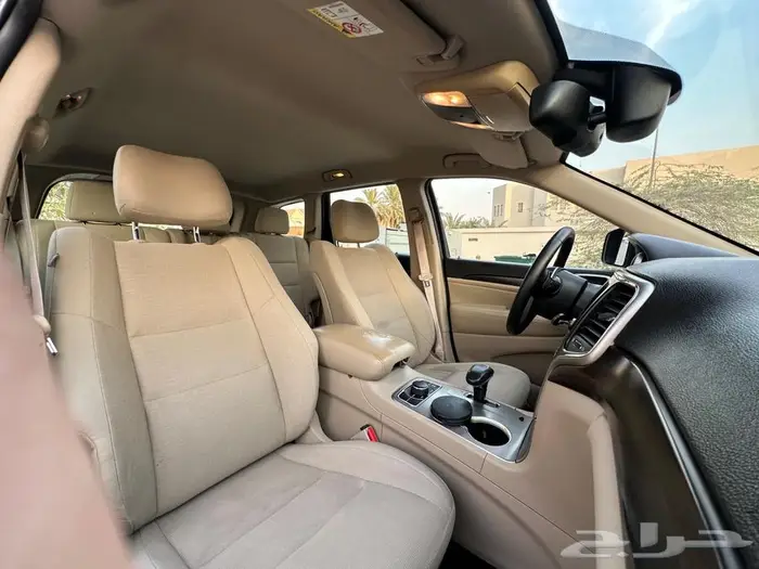 جراند شروكي 14 لاريدو 24