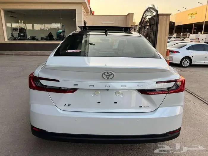 تويوتا كامري LE هايبرد 2025 متاح اقساط و كاش 4
