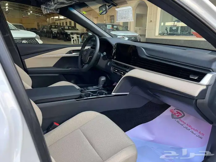 تويوتا كامري LE هايبرد 2025 متاح اقساط و كاش 5