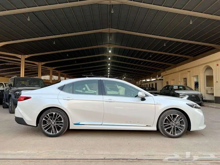 تويوتا كامري LE هايبرد 2025 متاح اقساط و كاش 2