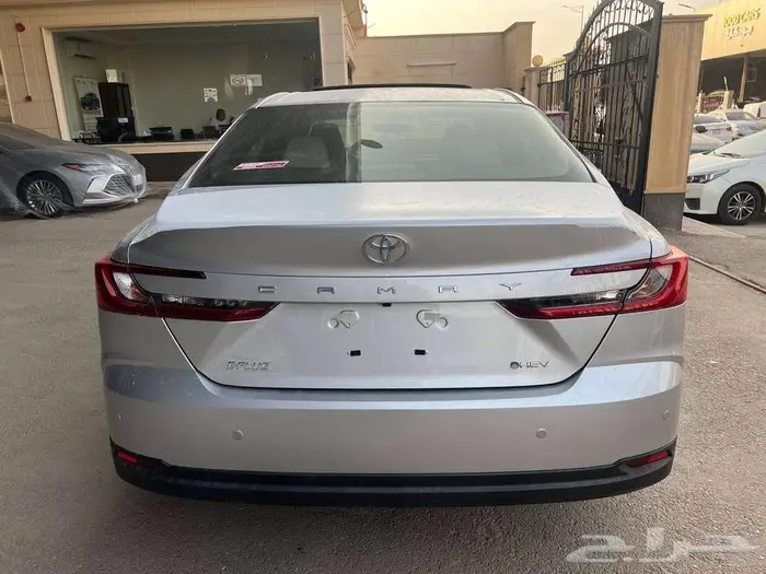 تويوتا كامري E PLUS هايبرد 2025 متاح اقساط و كاش 4